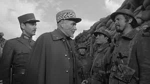 Plan séquence Les Sentiers de la gloire (1957) - La marche du Colonel Dax