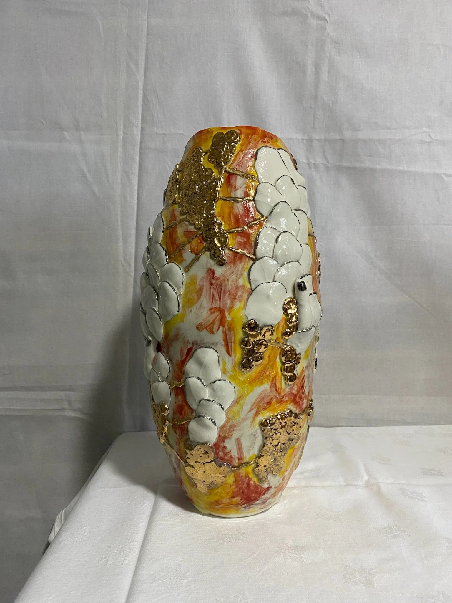 it hurts it hurts it hurts_ceramic sculptural vessel_2025.jpg