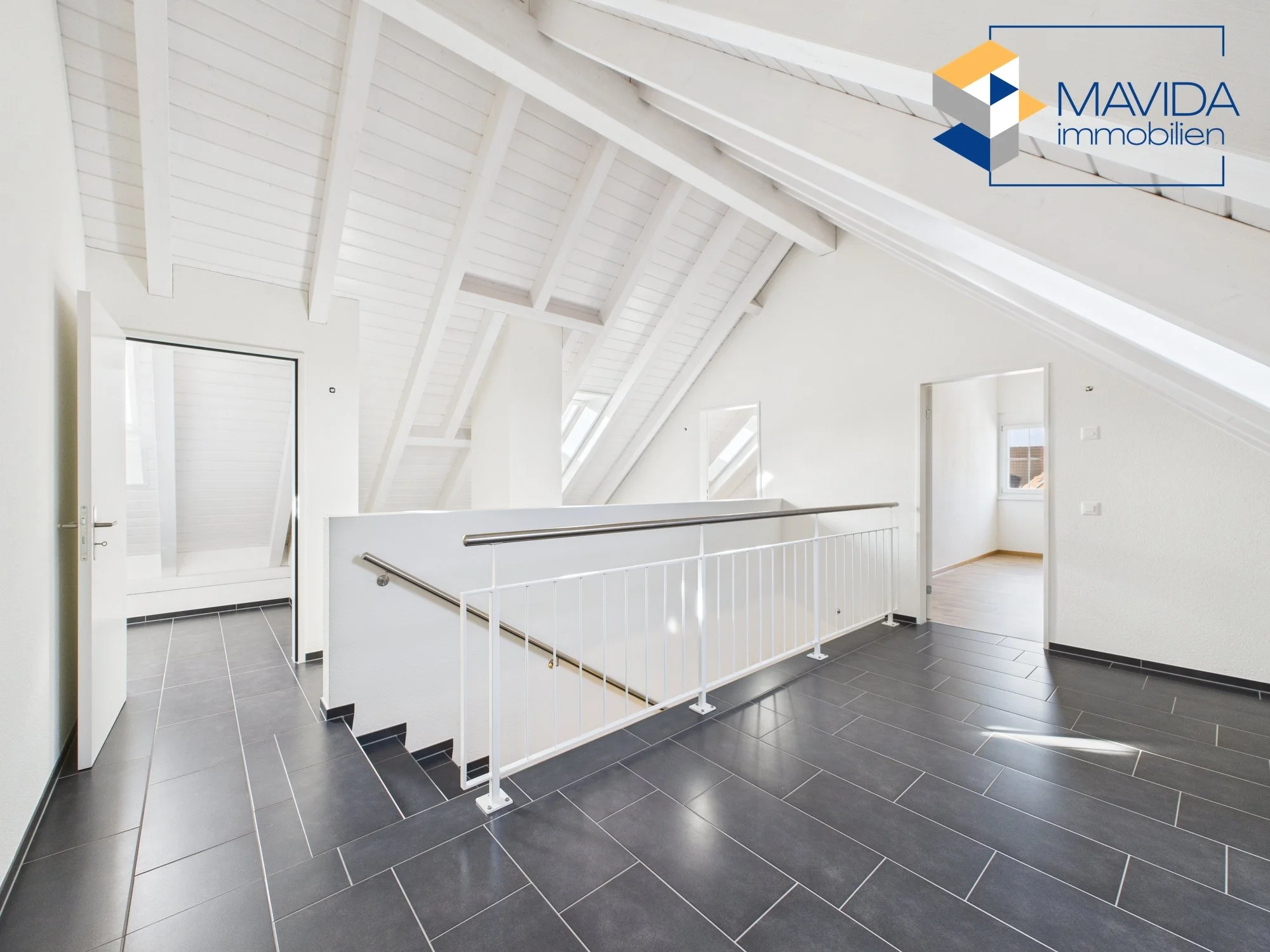 Vorplatz obere Etage Bild 1.jpg