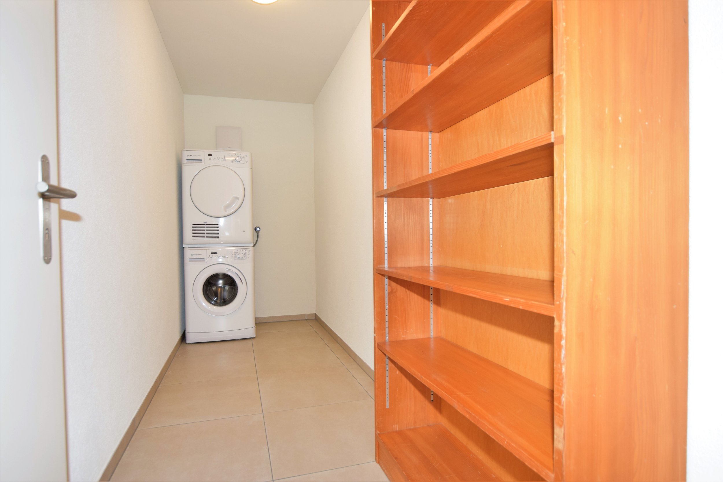 Reduit mit Waschturm.JPG