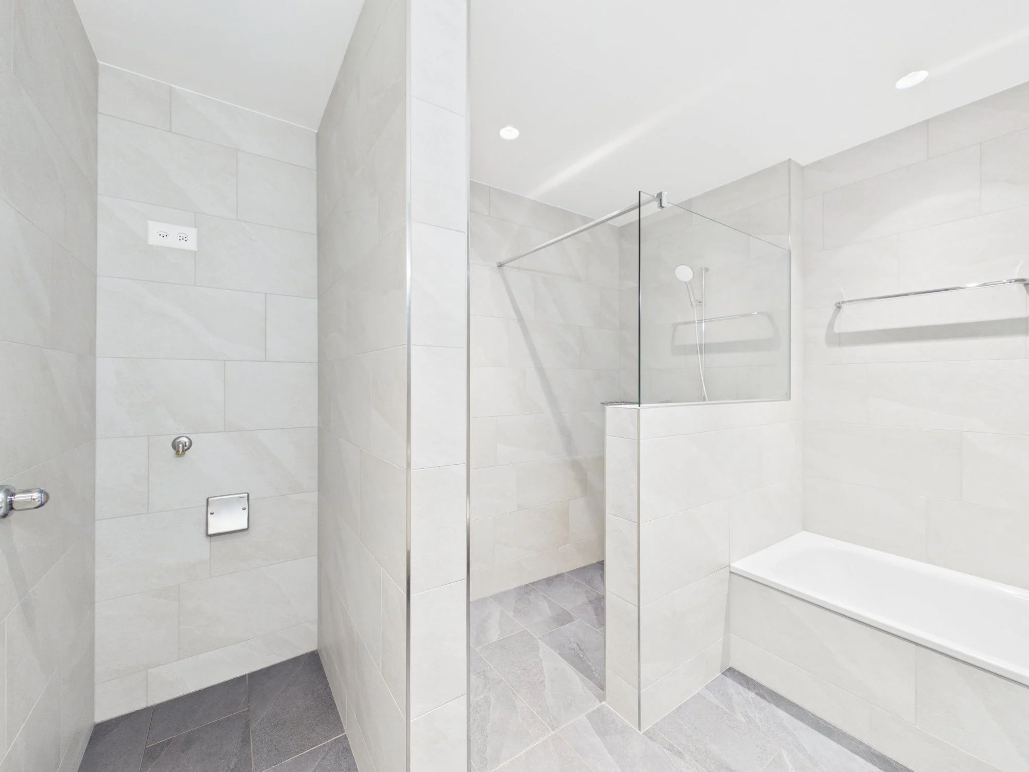 Bad mit BW & Dusche Bild 2.jpg