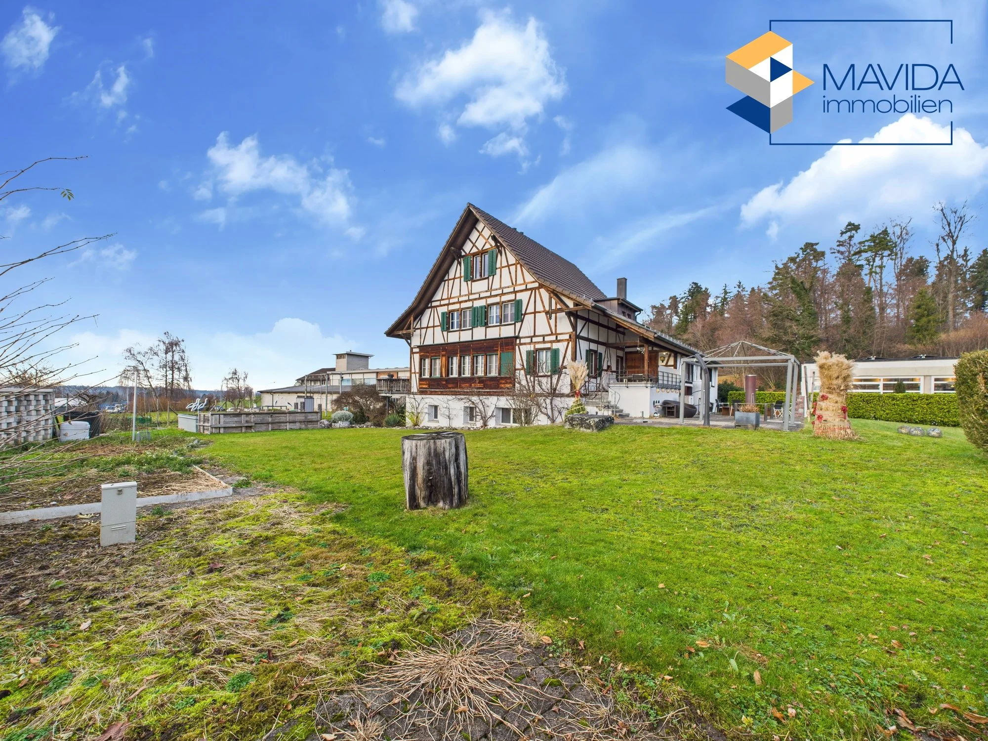 Wetzikon ZH: WG - Generationenhaus - 9-Zimmer-Einfamilienhaus mit Garten & Aussicht