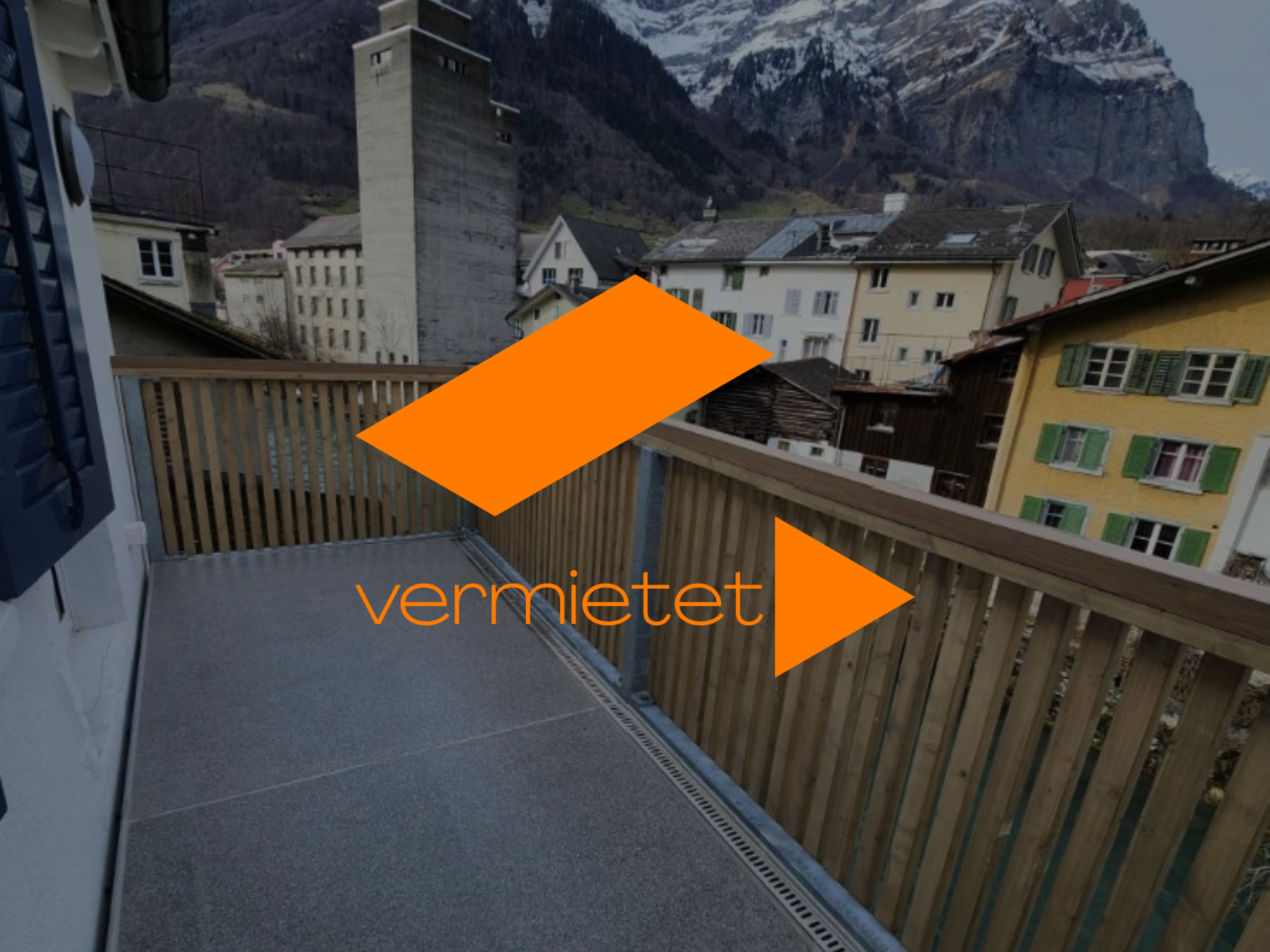 Schwanden GL: Wohnen mit Weitsicht – frisch renovierte Wohnung in ruhiger Lage