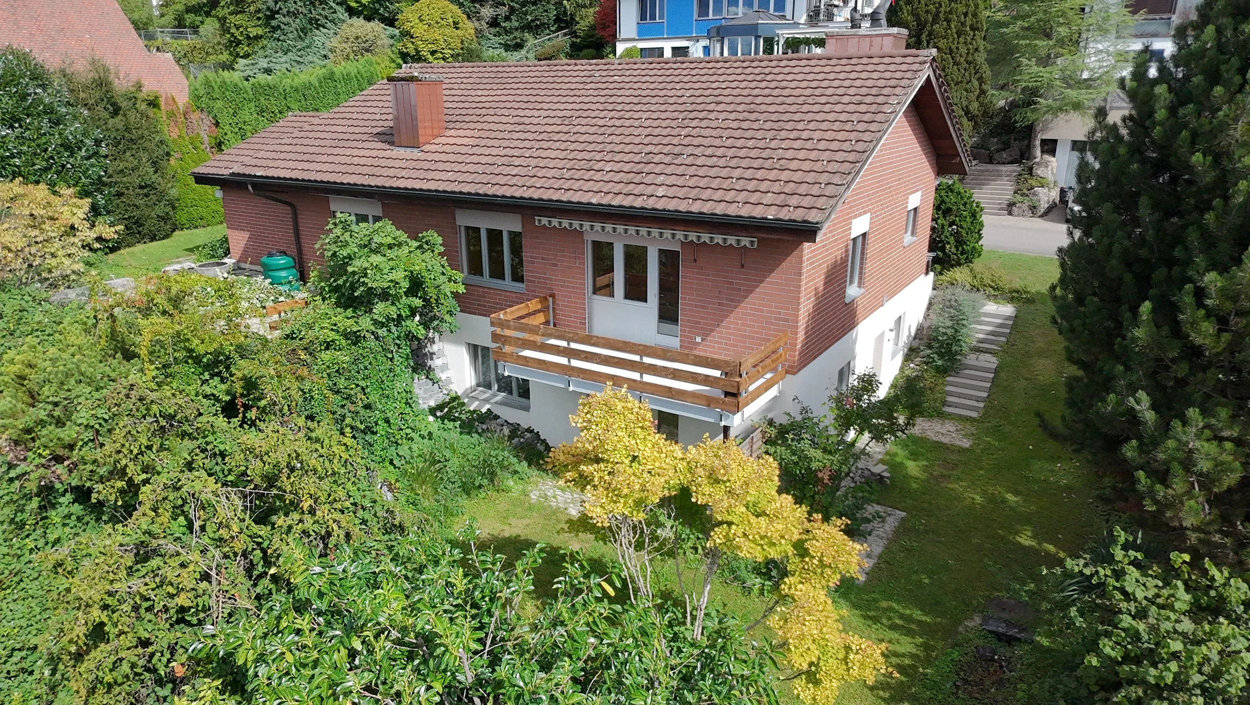 Dürnten ZH: Sonnenverwöhnt mit schöner Aussicht und Einliegerwohnungsmöglichkeit