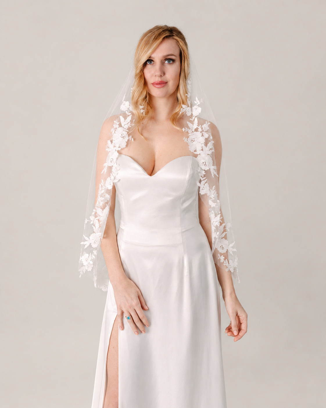 Fingertip Lace Border Bridal Veil V551