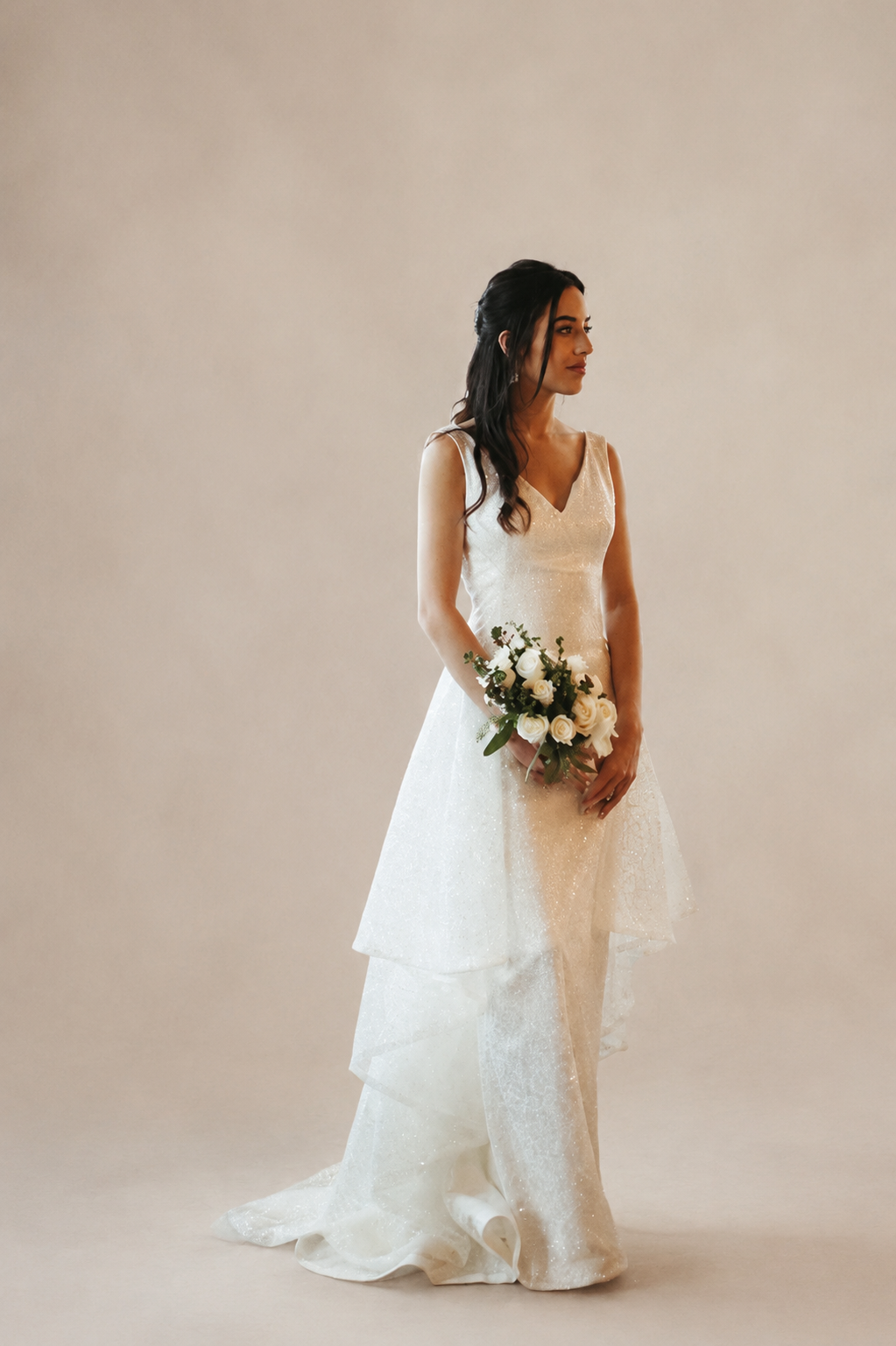 03-sheath-sparkle-wedding-dress-warm-greige.png