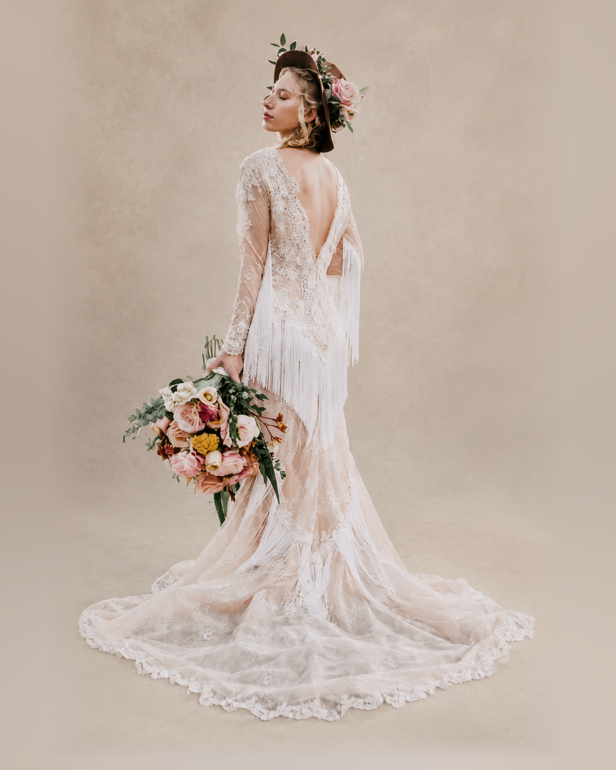 04-bohemian-wedding-dress-angie-uniform-4x5.png