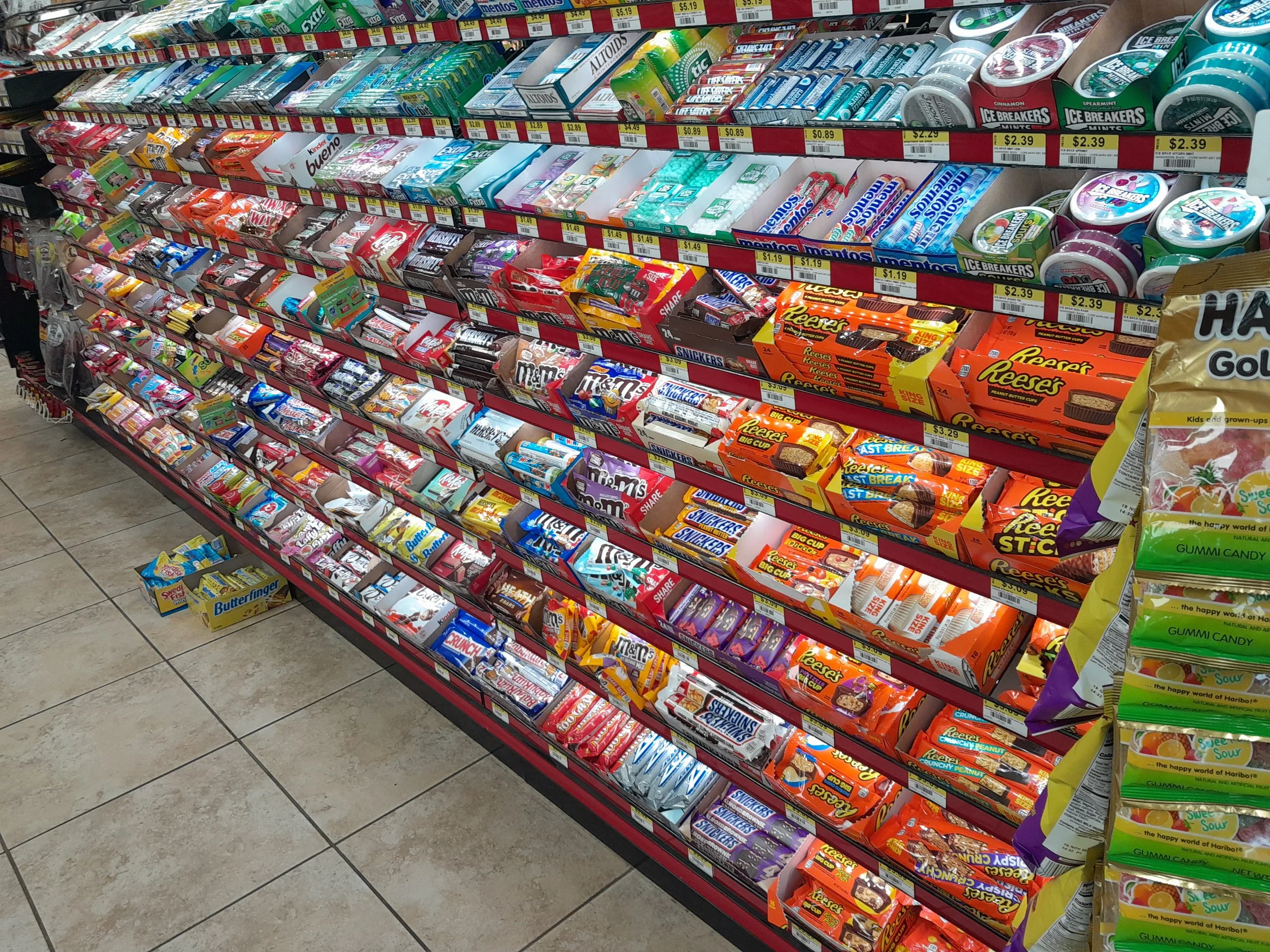 Refuel & Refresh at Fuel On – Wisconsin Rapids’ One-Stop Shop for Gas, Food & Essentials