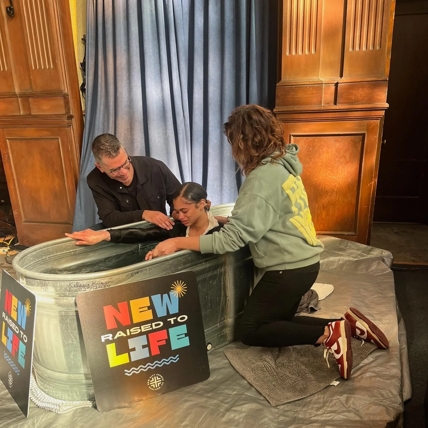 New life looks good on you! 💦✨

Celebrating another baptism and the goodness of God at New City. We love getting to witness these moments. So grateful for what God is doing among us!

P.S. Groups are open! Have you signed up for yours yet? We&rsquo;