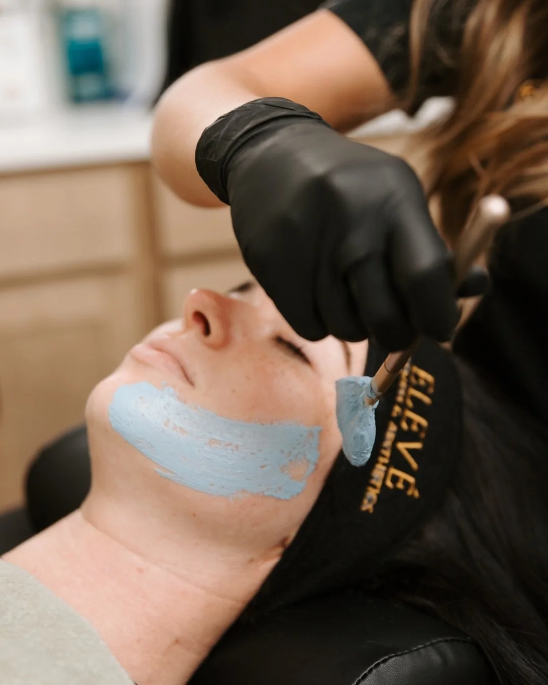 Oil control. Pore clarity. Hydration. All in one treatment, tailored to you.💕

Link in bio to book.🫧

#elevewellnessaesthetics #grandrapidsfacials #grandrapidsesthetician #zoskinhealth