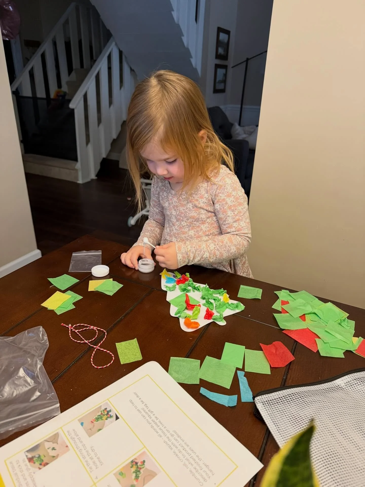 Making memories, one crumpled piece at a time. 🎄💛

#grandmomentsactivitykits #holidaycrafts #christmas #toddleractivities
