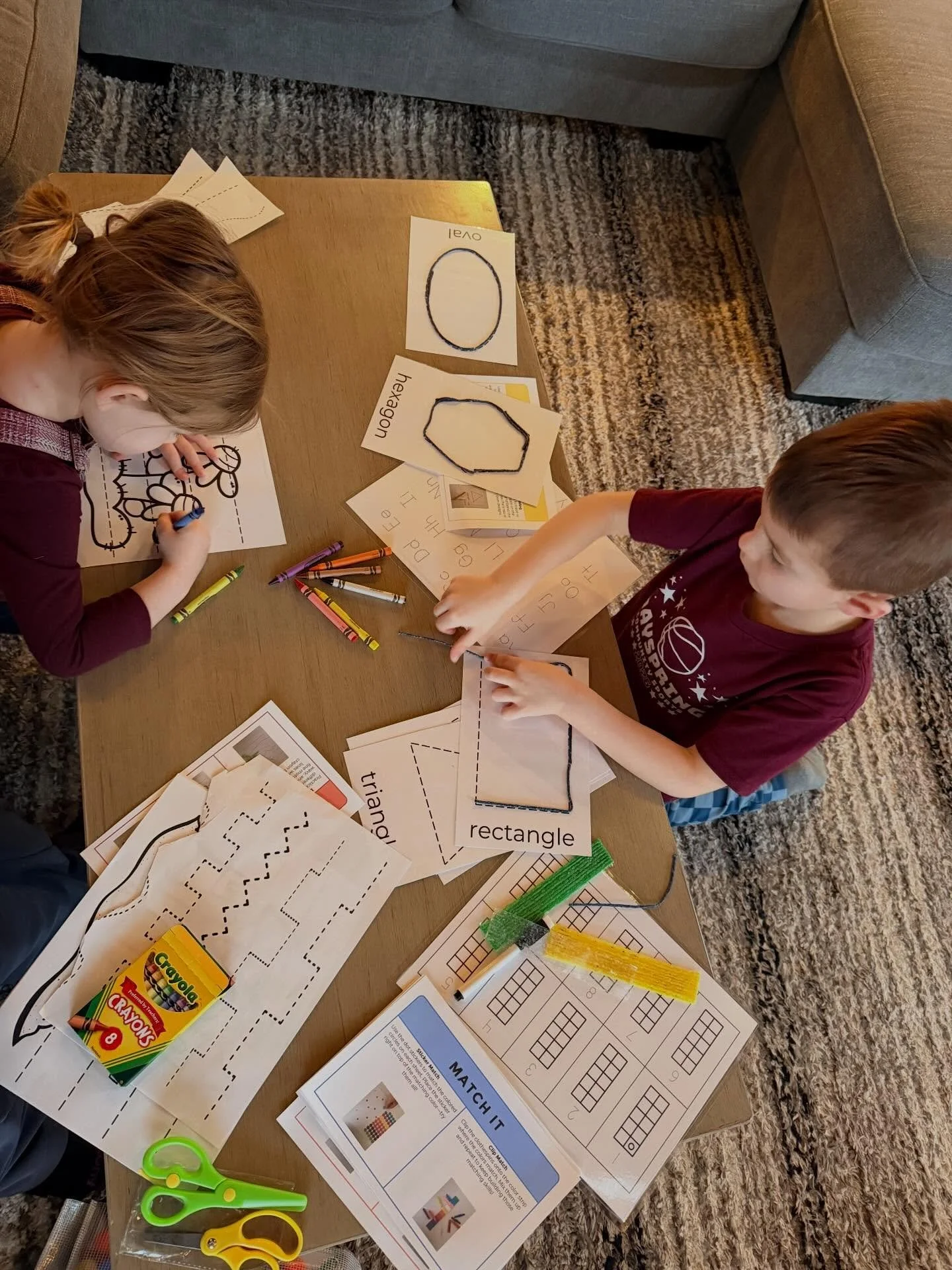 &ldquo;We truly love this &lsquo;rainbow kit&rsquo; as she calls it&rdquo; 
❤️🧡💛💚💙💜

Side by side.

Learning, creating, and playing together.

One creating. One building.

Both completely in it.

These are the moments that stick ✨

#finemotorski