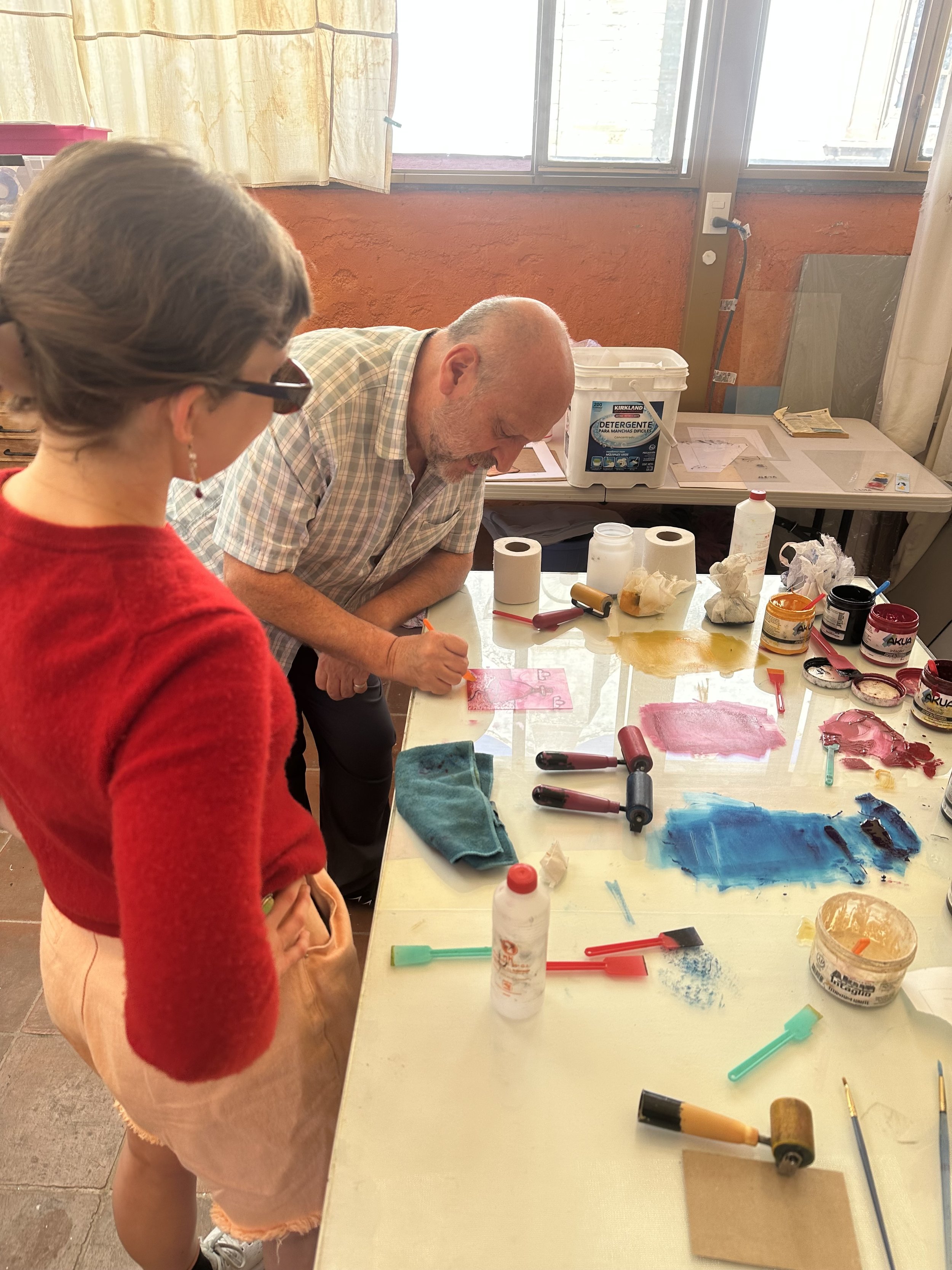 Anna printing with Hugo Anaya in Mexico.