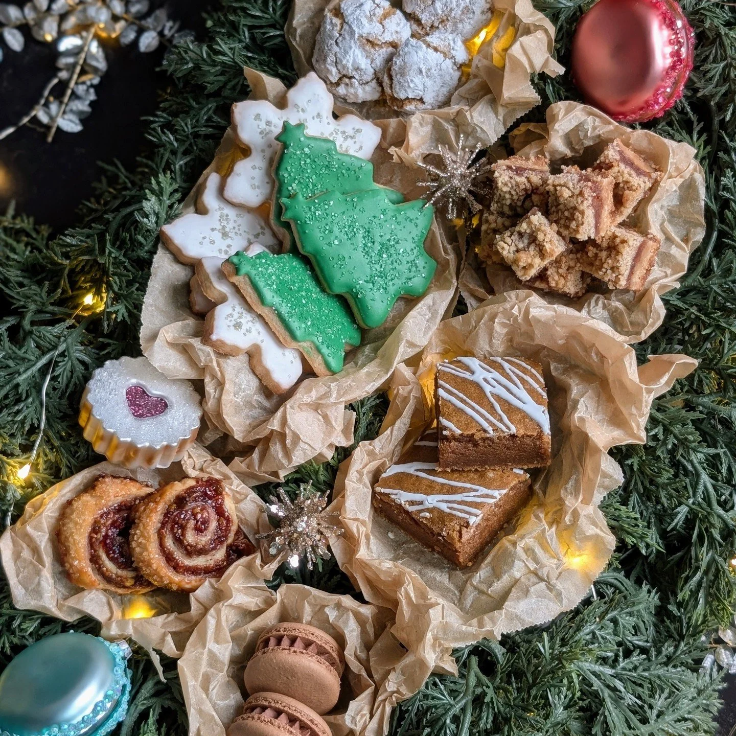 ✨ 2025 Holiday Cookie Box ✨
Sign up is LIVE!

I will be supporting @wckitchen again this year, with all proceeds going directly to them! Read more about it on my website, schleppingsugar.com!

This year's lineup is:
🍪 Gingerbread Blondies
🍪 Sugar C