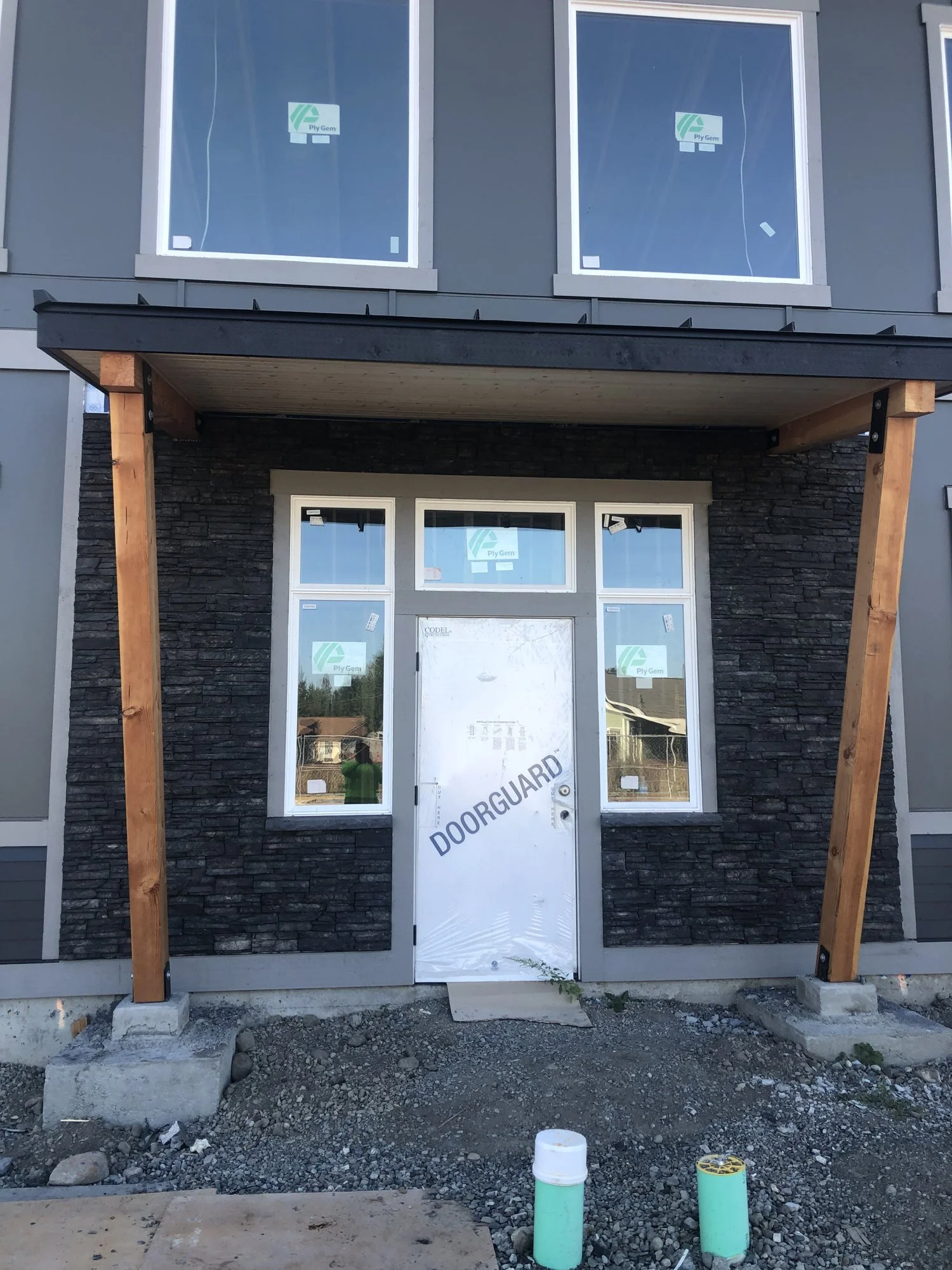 21-buckley-entry-timber-posts-stone.jpg