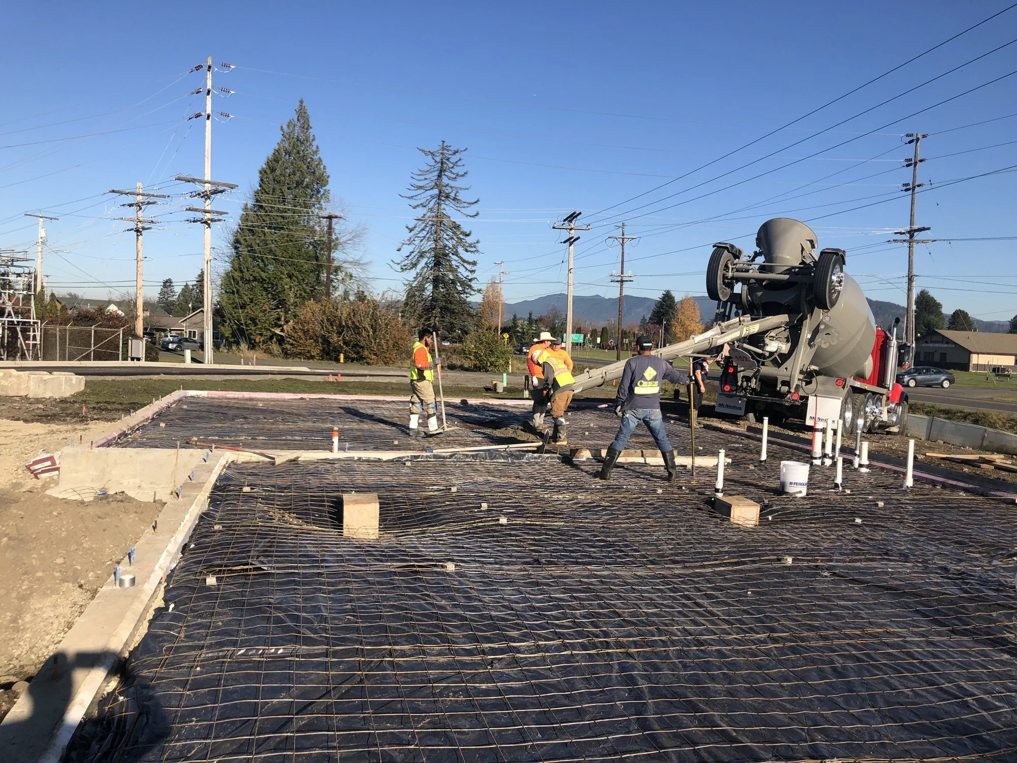 14-commercial-slab-on-grade-rebar-pour.jpg