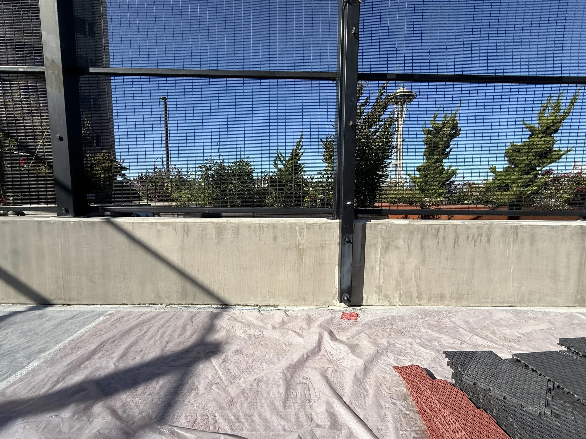 09-rooftop-sport-court-concrete-walls-seattle.jpg