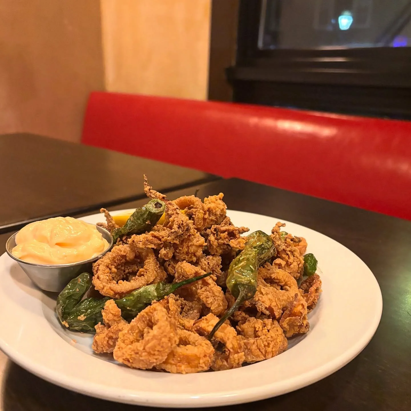 The rumors are true: Fried Calamari with Blistered Shishitos - now on the menu @ The Grand. 
With Apple Kosho Aioli &amp; lemon 🍋 

🧑&zwj;🍳💋