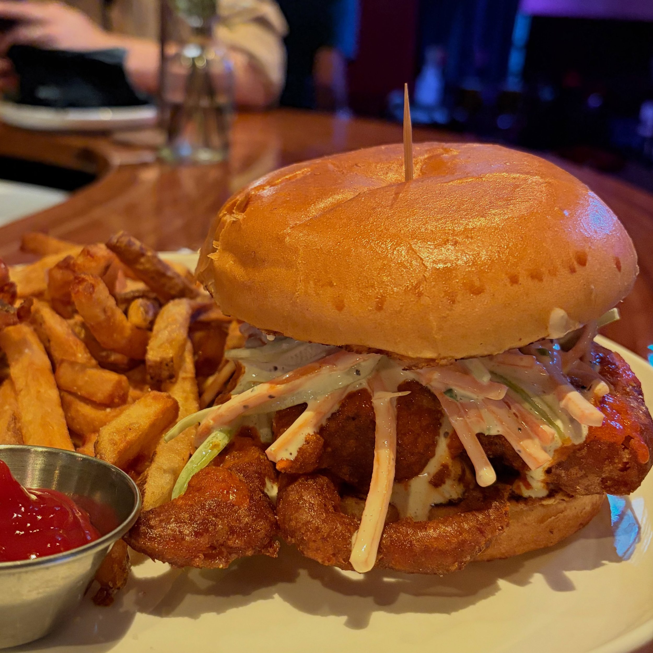 Very special special on the menu this weekend! 🦀

Soft Shell Crab Sandwich
Tempura Soft Shell Crab, Celery and Carrot Slaw, Buffalo Sauce, Great Hill Blue Cheese Dressing, Brioche Bun. Served with Fries.