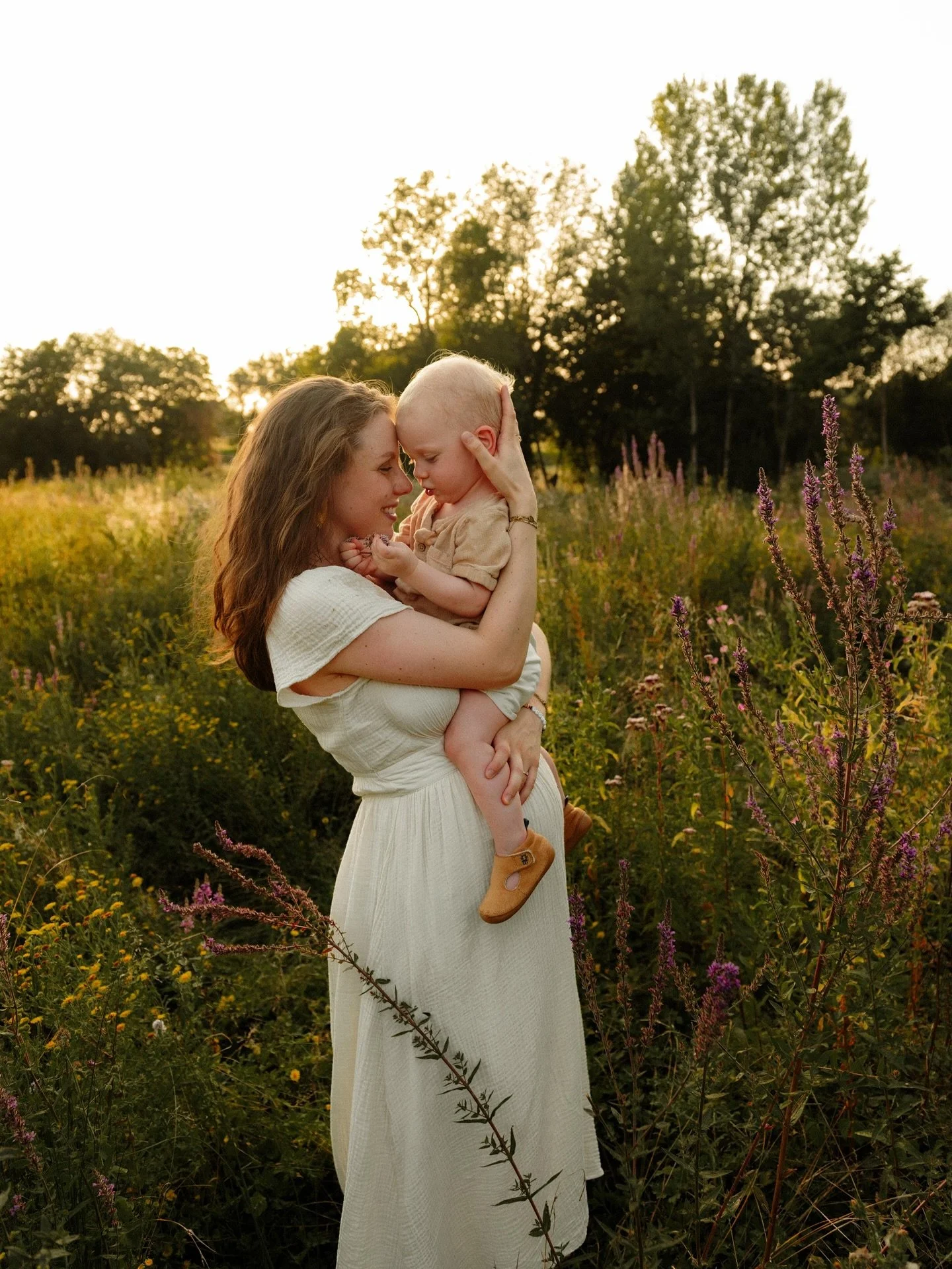 Une famille qui grandit vite.. tr&egrave;s vite ❤️✨
3 enfants en l&rsquo;espace de 3 ans 🤭
Une famille o&ugrave; tout d&eacute;borde de vie, r&eacute;sonne de sourires et enveloppe de tendresse.
Qu&rsquo;on apporte une m&eacute;daille d&rsquo;or &ag