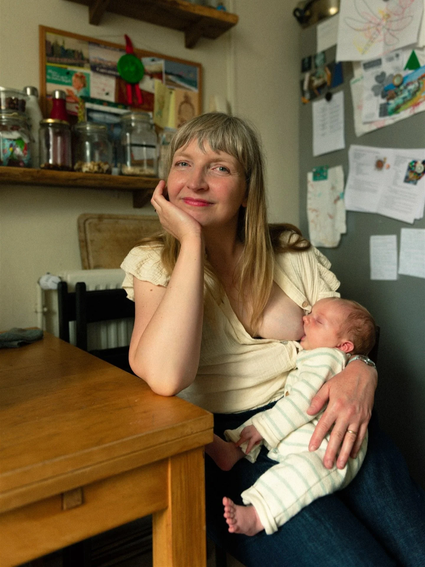 Claire &amp; Louis ✨

Les photos &agrave; domicile ont ce petit je ne sais quoi d&rsquo;authentique que j&rsquo;affectionne tout particuli&egrave;rement.
Je construis ma s&eacute;rie de photos davantage sous l&rsquo;angle du reportage et il en ressor