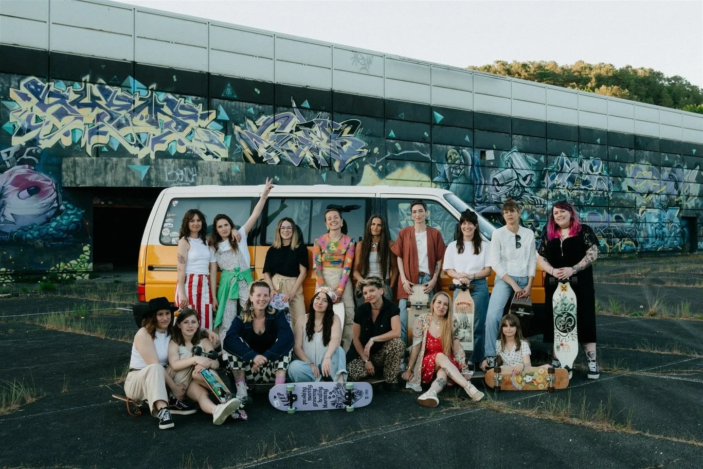 Cette ann&eacute;e, j ai eu le bonheur d&rsquo;&eacute;voluer au milieu de cette bande de meufs -qui s&rsquo;est encore bien agrandie depuis cet &eacute;t&eacute;- et &ccedil;a a &eacute;t&eacute; une exp&eacute;rience riche d&rsquo;apprentissages en