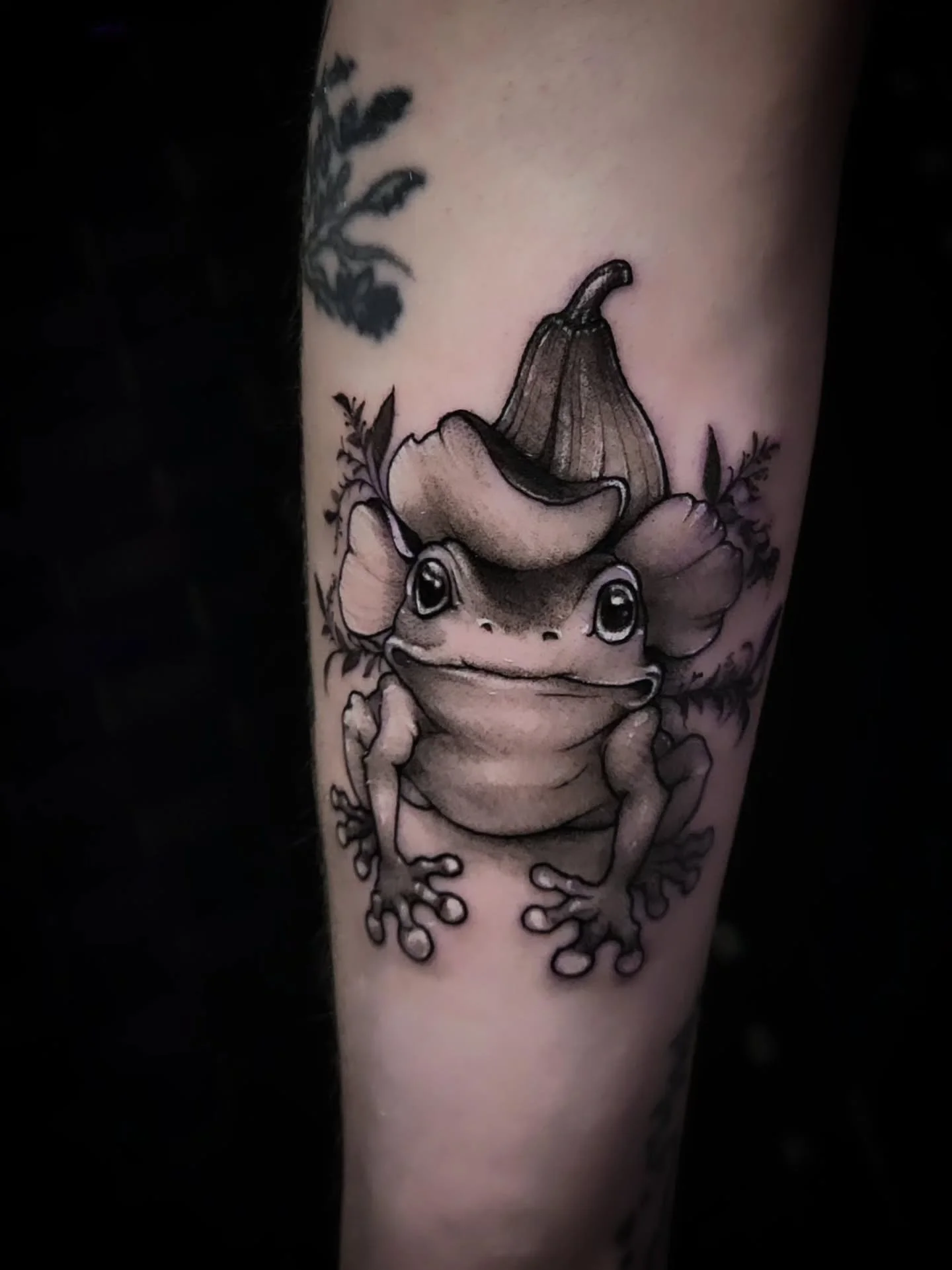 What a cutie 🥹🫶 thanks Daryn for having me tattoo such a wholesome froggy on you! She's giving whimsy &amp; side quests

I love tattooing animals and their silly little personalities 💖
Created @magic.rabbit.tattoo in Mesa, AZ. 
✧ Booking link in b