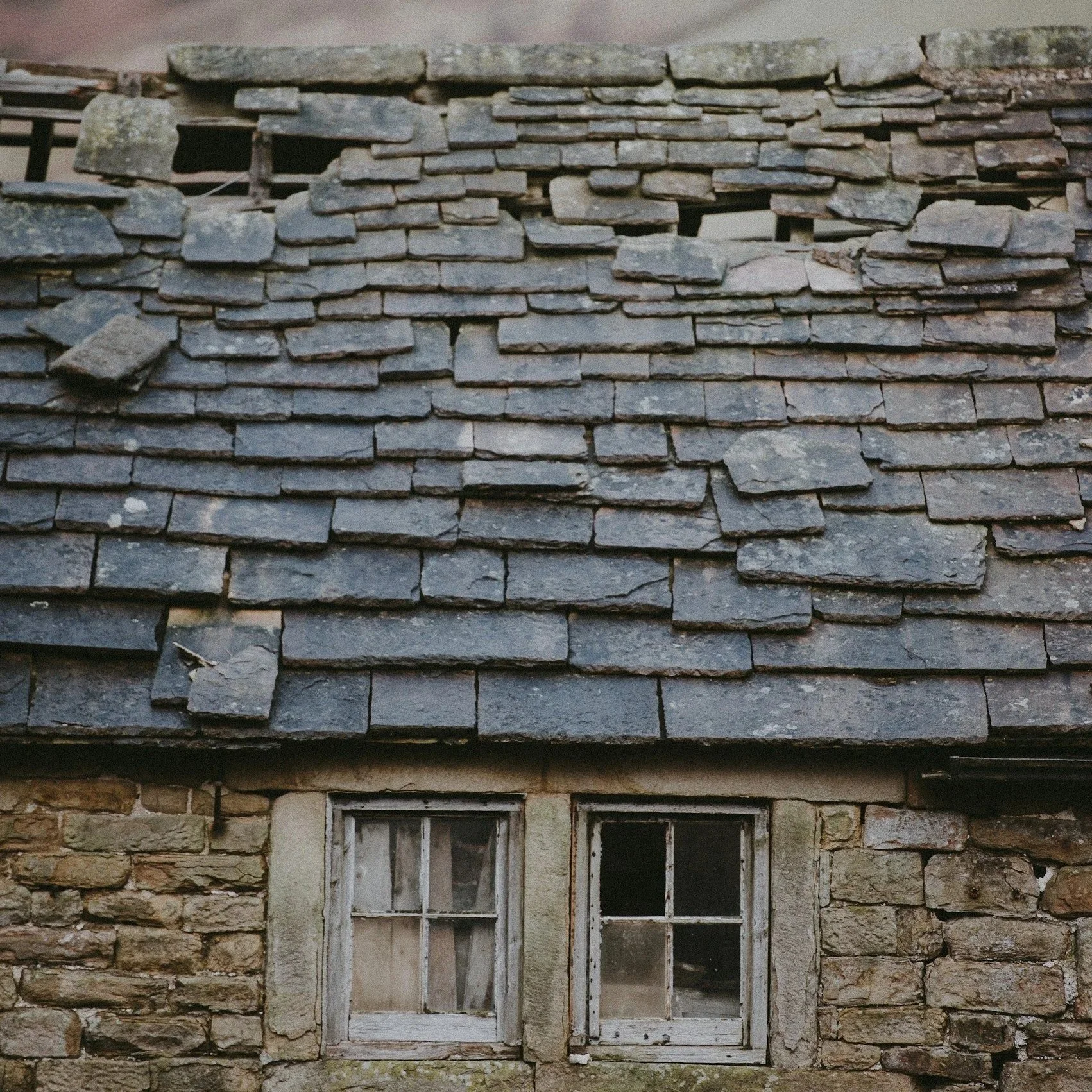 How to Spot the First Signs of a Failing Roof