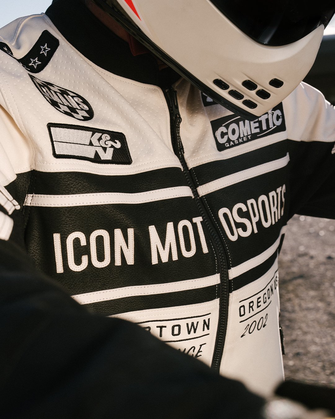 Details on the Neodaytona 2 jacket. Old school racing graphics meet new-school materials. The graphics are on top of an Ax&reg; Laredo synthetic chassis for the look and strength of leather, but without the weight. Inside are D3O impact protectors in