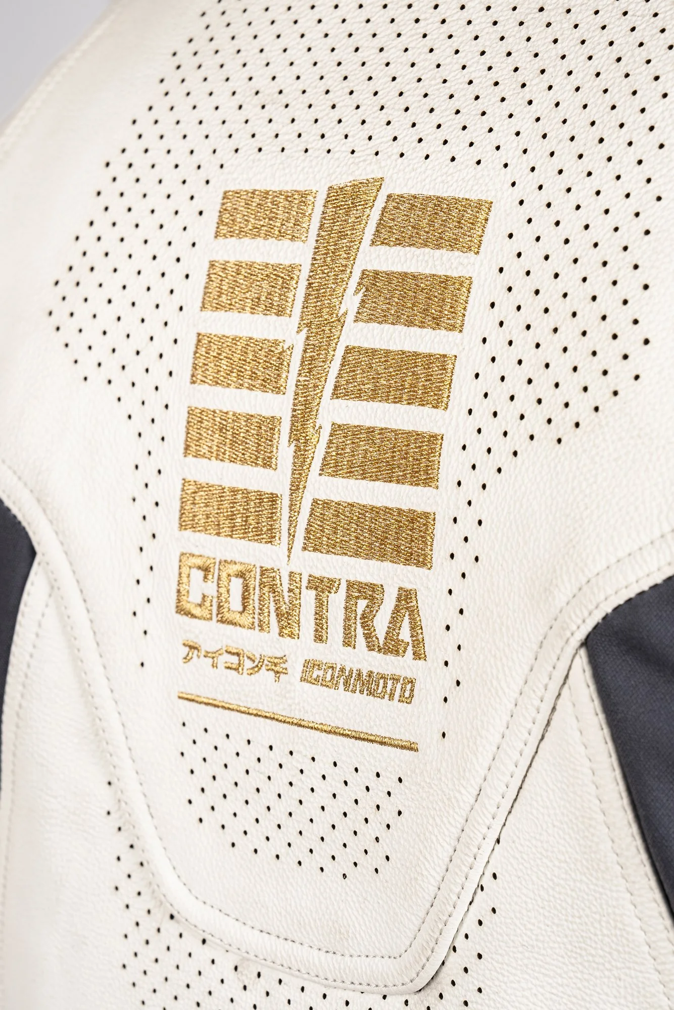 Contra3RROnBodyWhiteDetail4.jpg