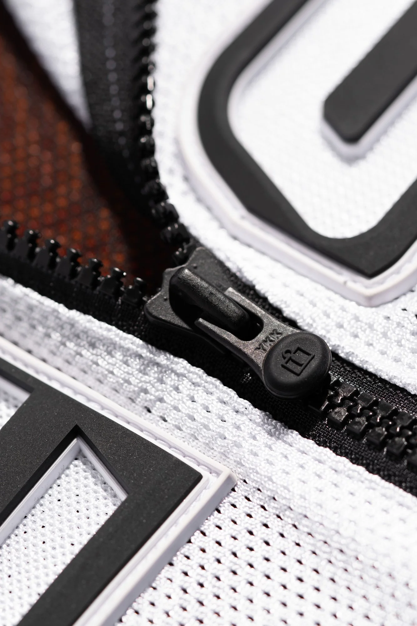 MeshAFCELeather_White_ZipperDetail.jpg