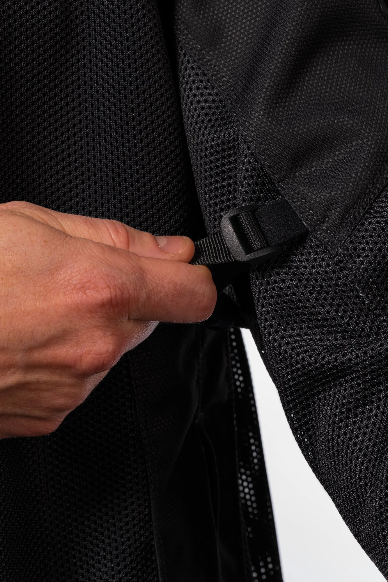 MeshAFCEJacket_Black_FitDetail.jpg