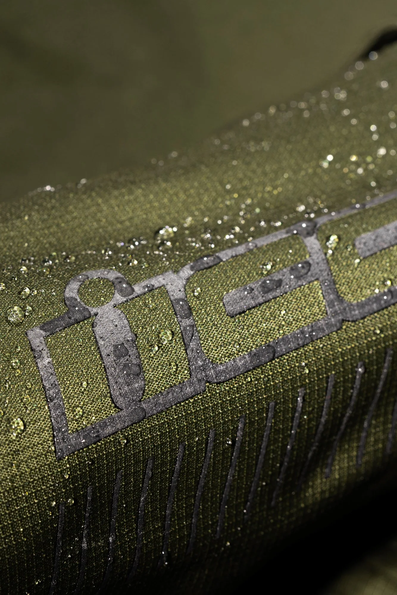 PDX3Jacket_Olive_WetDetail.jpg