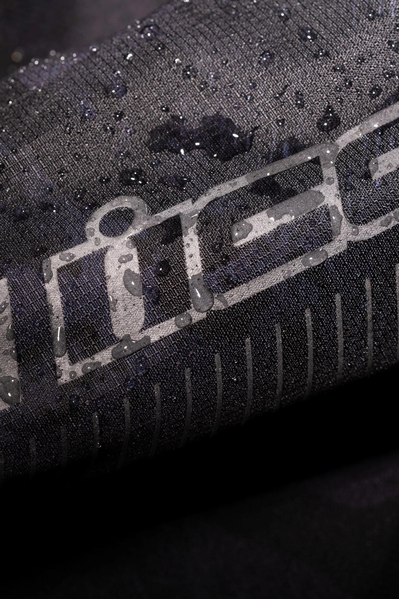 PDX3Jacket_DarkCamo_WetDetail.jpg