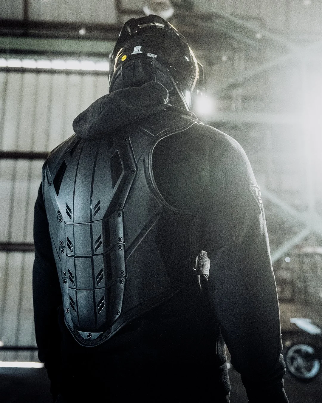 Designed for those who push the limits&mdash;because we do too. The Field Armor Vest&trade; delivers impact protection where it counts.
Who in your pack needs this upgrade?