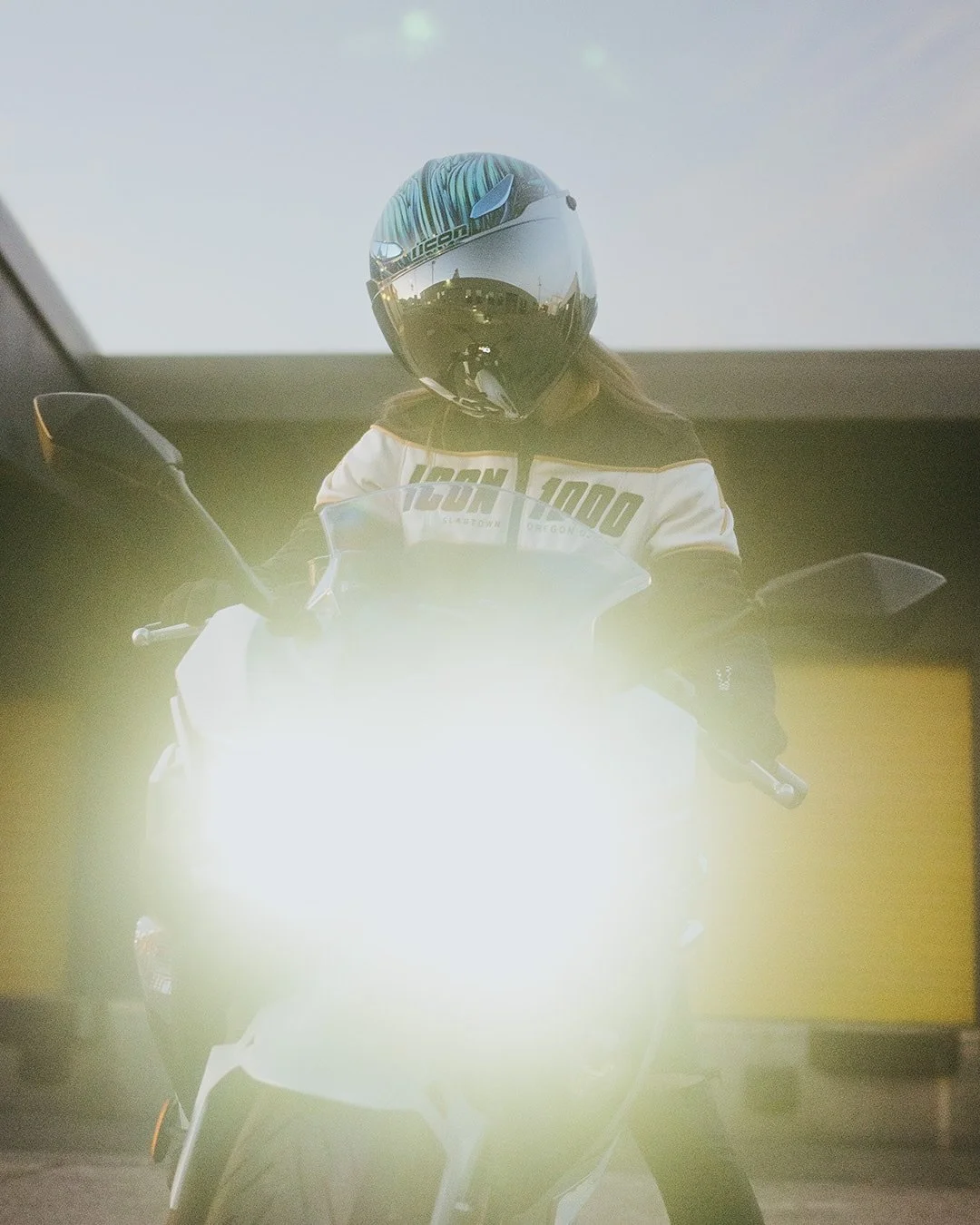 The Domain bubble shield brings 70s style to modern speed - without compromising on tech.