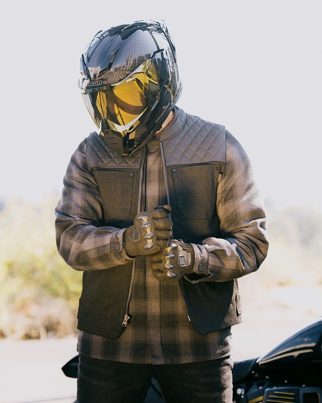 ULTRAFLITE Carbon, Chamomix Vest, Fallblock Flannel, Longtrack Gloves. Uncompromising style, comfort, and protection.