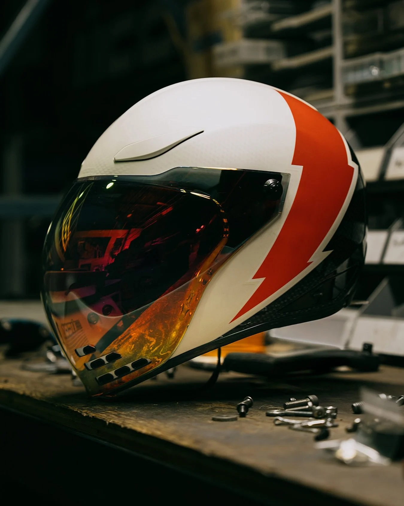 The Domain Slabtown blends retro styling with modern comforts. A lightweight shell, removable Hydradry moisture-wicking liner, and HelmLink compatibility brings a classic style into the 21st century. Shown with the all-new Domain Bubble shield.