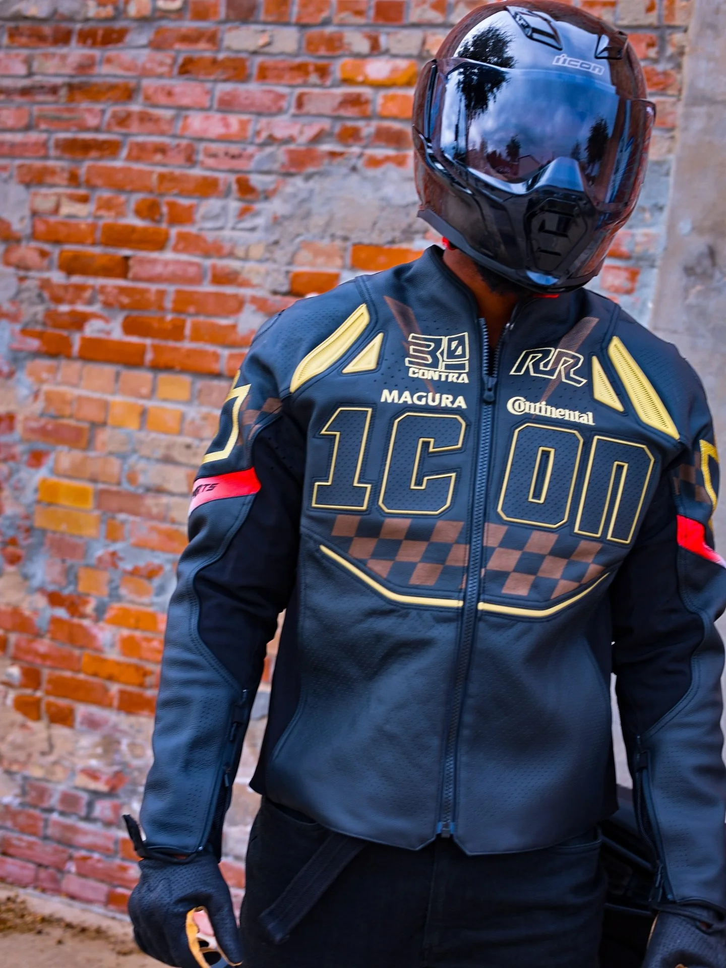 Built for riders who don&rsquo;t wait for permission. Lightweight carbon protection up top, TrackSpec Brazilian cowhide below, both tuned for an aggressive stance and long days in the saddle. Speed, control, airflow, and just enough attitude to let t