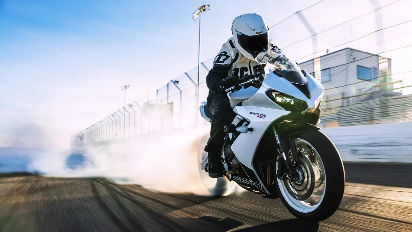 The Contra3 Jacket keeps it understated and focused, with an Iron Weave&trade; mesh chassis for airflow, stretch nylon for freedom of movement, 300D reinforcements in high-impact zones, and D3O&reg; protectors in the shoulders, elbows, and back.