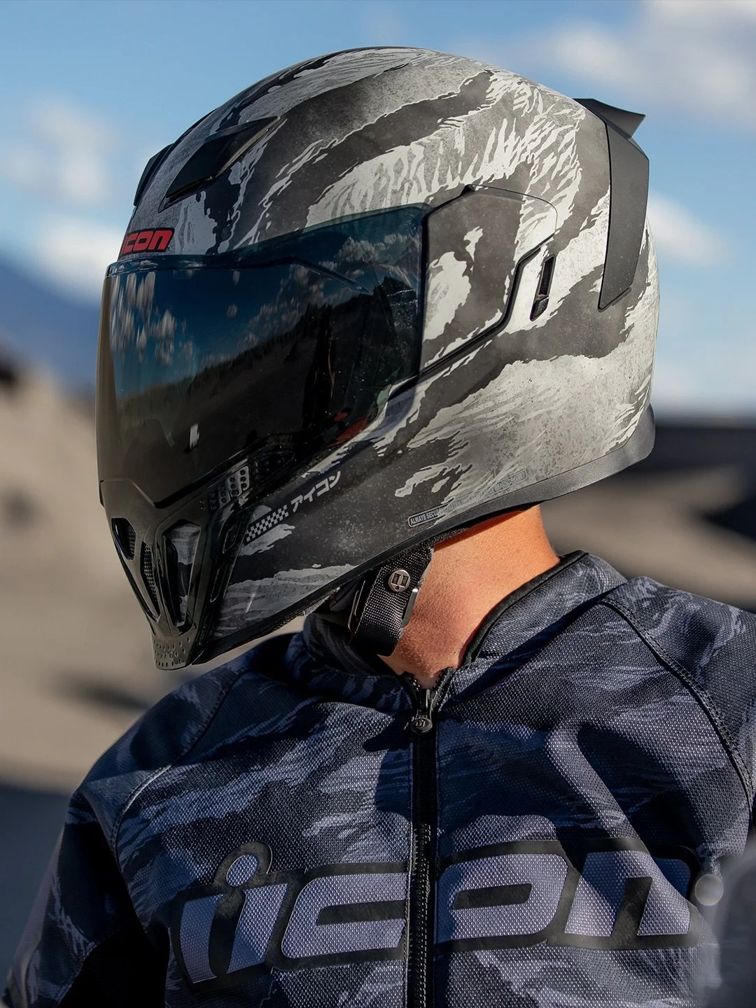 Urban jungle ready.
The Airflite MIPS Tigers Blood features a Dark Smoke Fog-Free Forceshield, internal Dropshield, MIPS brain protection system, and an ECE22.06-certified injection-molded polycarbonate shell.

Available now at authorized ICON dealer