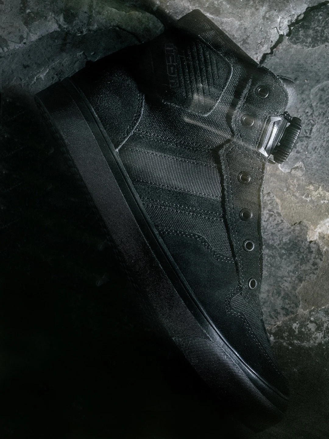 Low-key look. High-spec build.
The Dog Days CE Boot packs a BOA Fit System, D3O ankle inserts, hi-rebound EVA insoles, and a slip-resistant outsole into a leather + canvas chassis built for daily rides.