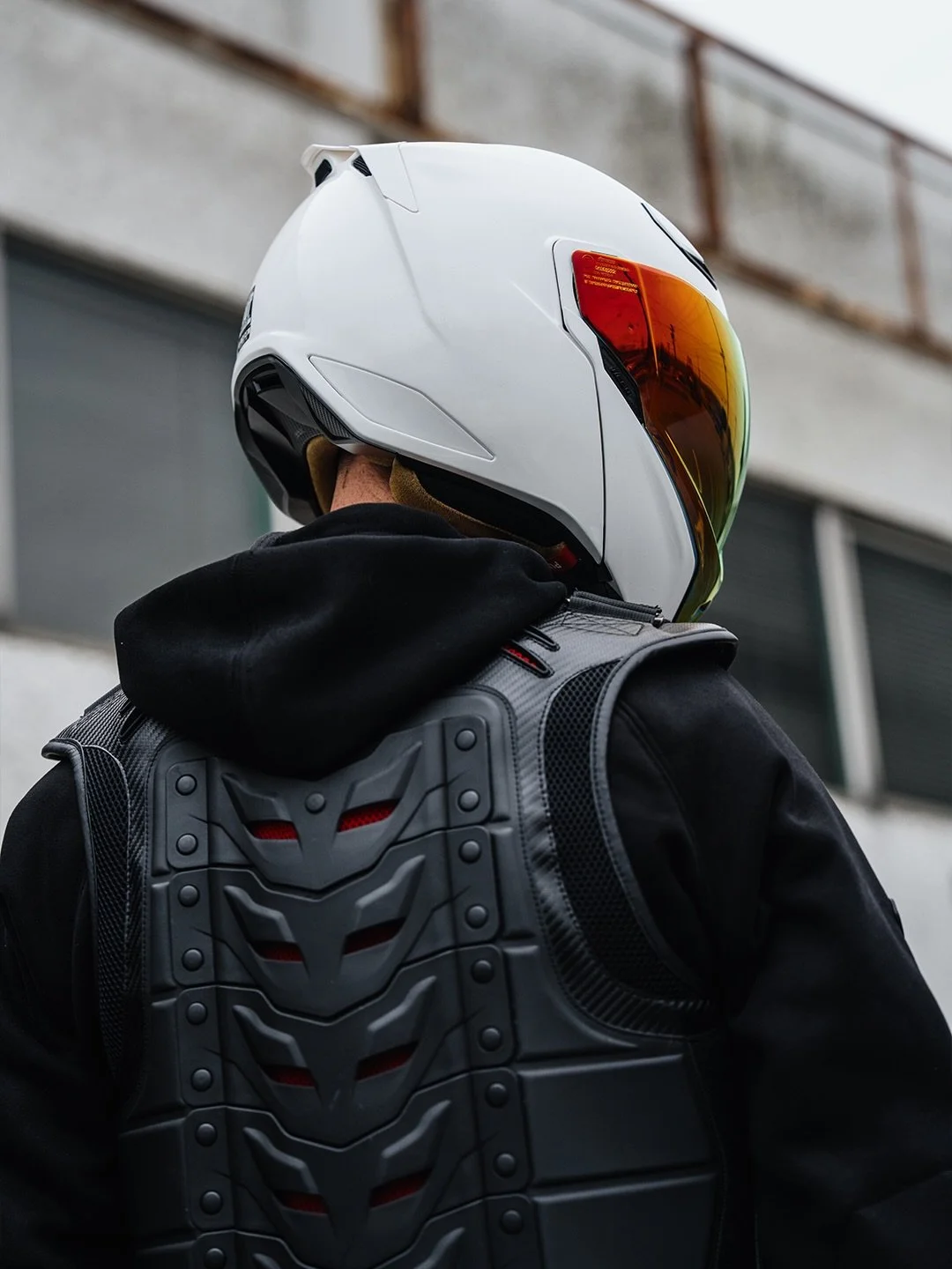 Modular shell, uncompromising performance. 

Built for riders who demand versatility - the ICON Threshold blends a sleek, aerodynamic shell with a positive locking chinbar for quick conversations, fuel stops, or just catching a breath. 

Available no