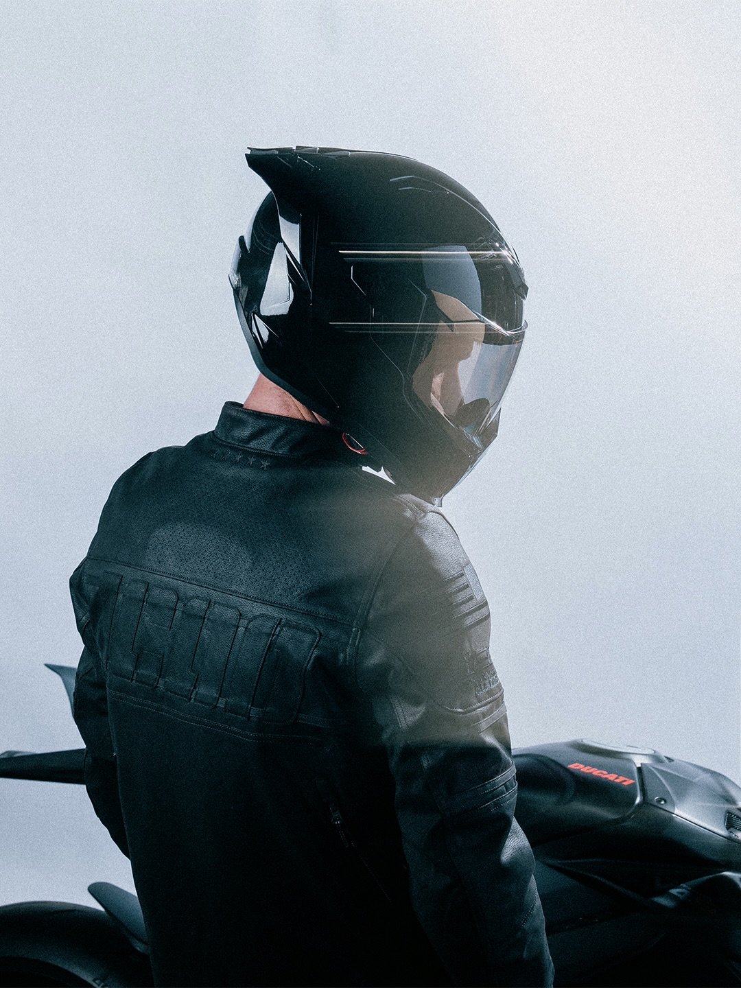 Nothing beats a blacked out kit. ULTRAFLITE Solid, Neodaytona2 jacket. Protection without compromise.