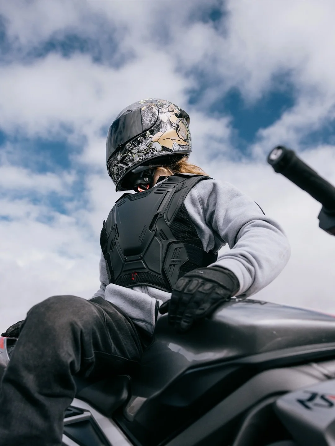 Ancient power. Modern velocity.
The Airframe Pro Aztec Nine wraps myth and menace around a handcrafted FRP shell. With 9 intakes, 7 exhaust ports, a HydraDry liner, and fog-free ICON Optics shield, the airflow is relentless and the vision clear.

Ava