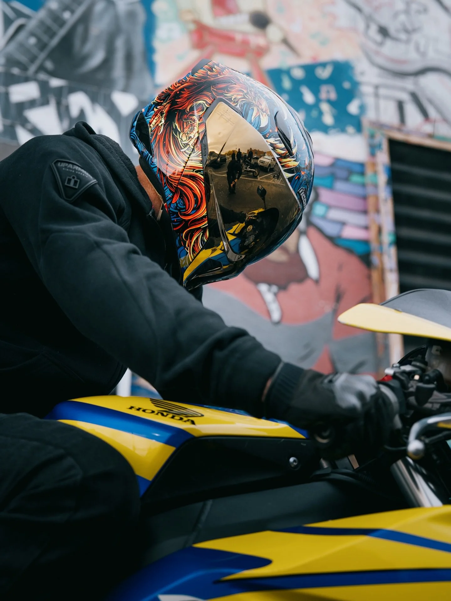 Forged for the street, the Burn Birdie Burn flies atop a street-bred modular, handcrafted FRP shell. Featuring an internal drop shield and Hydradry comfort liner.

Now available from authorized Icon dealers.