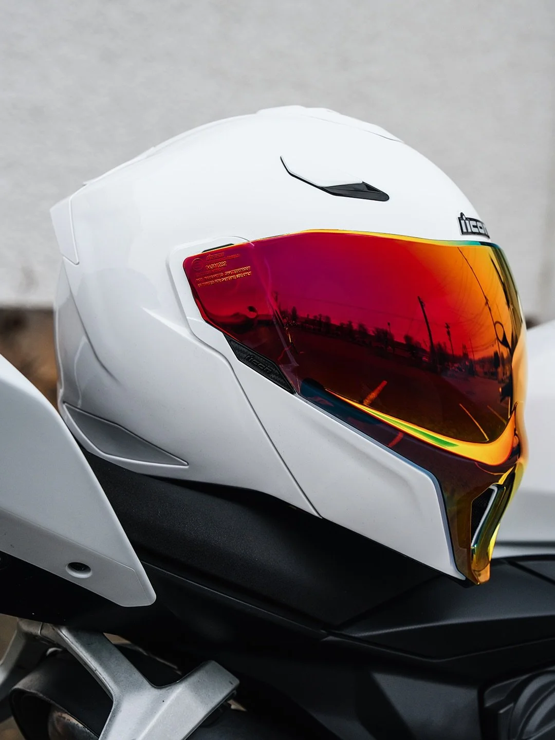 Modular shell, sport performance. 

Built for riders who demand versatility - the ICON Threshold blends a sleek, aerodynamic shell with a positive locking chinbar for quick conversations, fuel stops, or just catching a breath. 

Available now from au