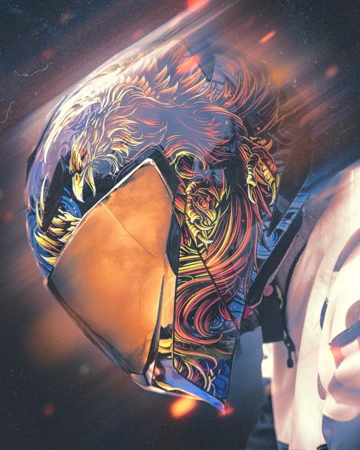 Threshold Burn Birdie Burn&trade; lights the way with a flaming phoenix graphic rising from the ashes. Featuring a handcrafted FRP shell, modular chinbar, high volume venting, and fog-free optics for clarity and control, visualized using artificial i