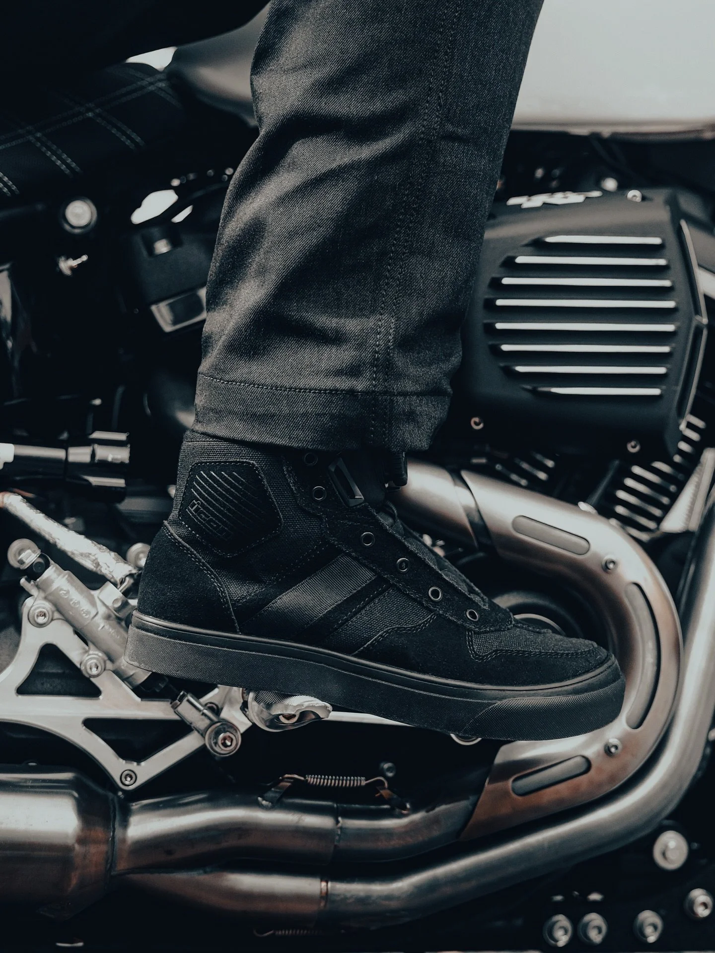 The Dog Days CE Boot is made for the long haul, steady, reliable, and ready for whatever comes next. Built with leather and canvas construction, D3O&reg; ankle protection, a BOA&reg; Fit System, hi-rebound EVA insoles, and a slip-resistant outsole.

