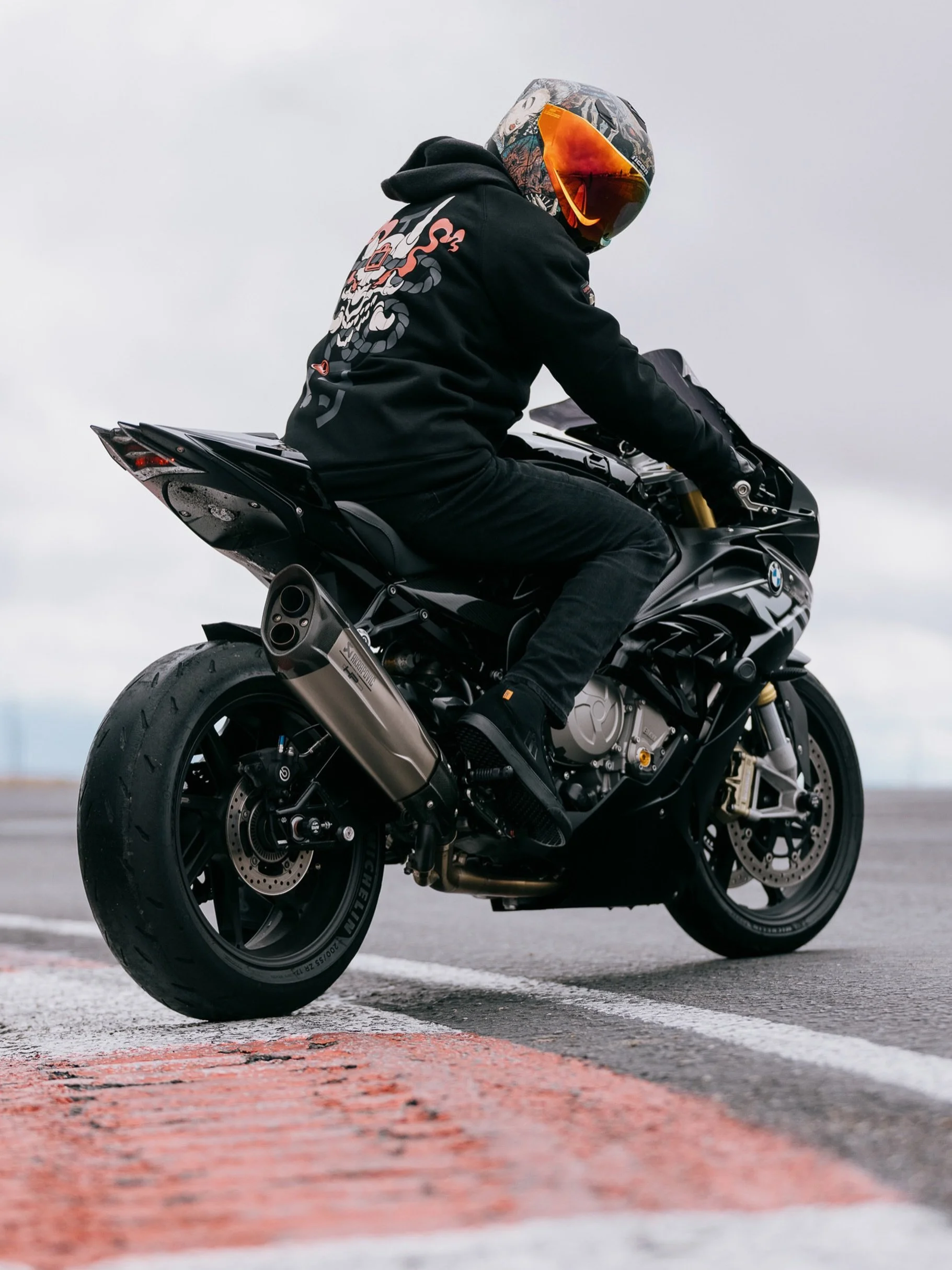 Asphalt Tech for Wandering Ronins.
Threshold Odokuro helmet and Uparmor Odokuro armored hoodie. Handcrafted protection, modular comfort and low-profile D3O armor.

Now Available From Authorized ICON Dealers.

#rideicon
#iconmotosports
#rideamongus